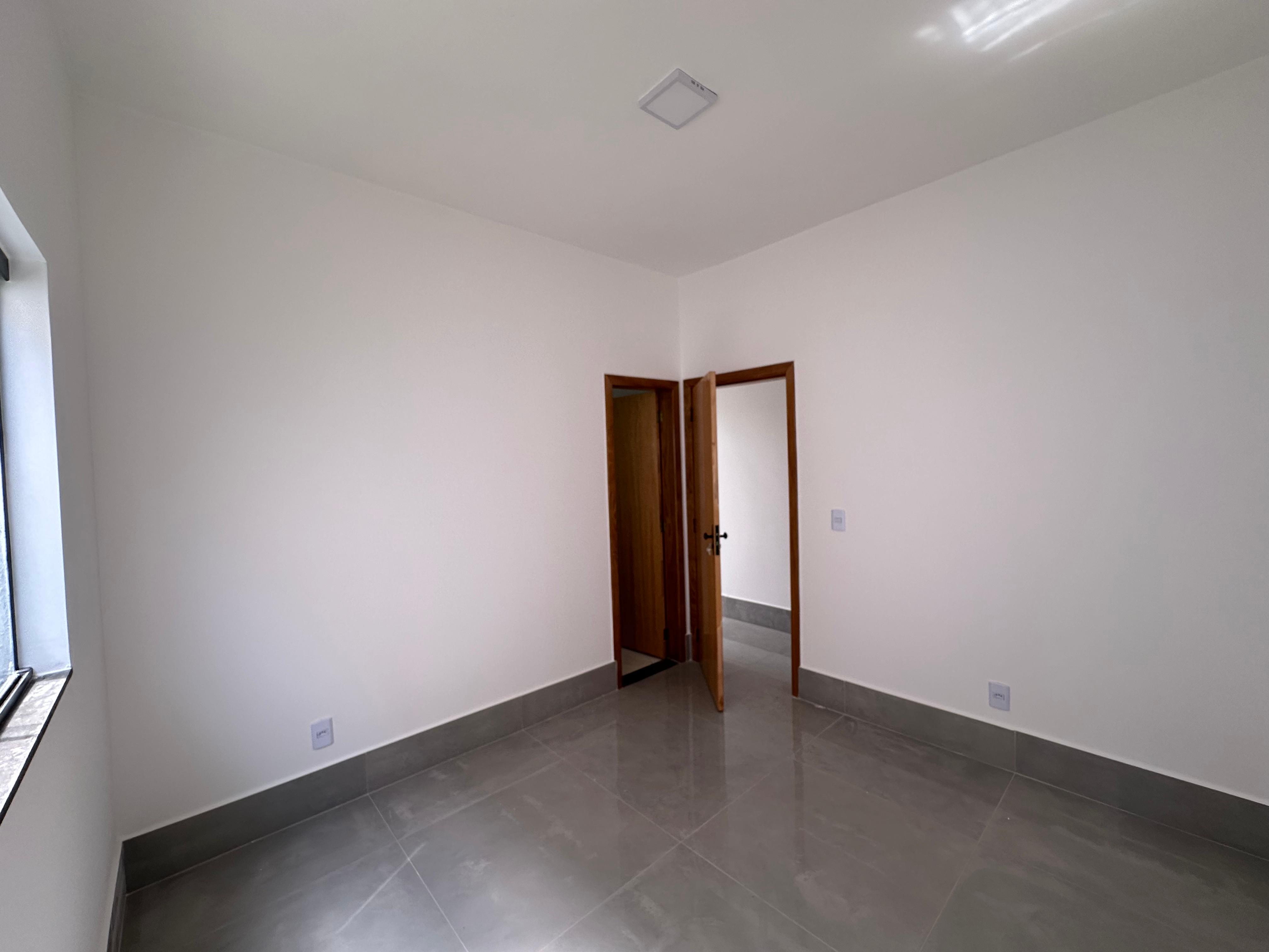 Imagem Casa com 3 Quartos à Venda, 120 m²em Jardim Itaipu - Goiânia Imagem Casa com 3 Quartos à Venda, 120 m²em Jardim Itaipu - Goiânia