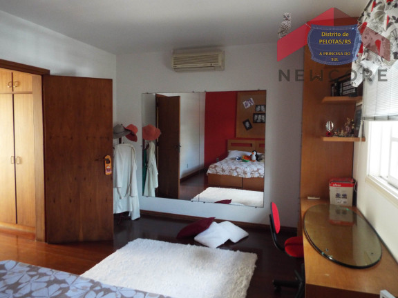 Imagem Casa com 4 Quartos à Venda, 315 m² em Centro - Pelotas