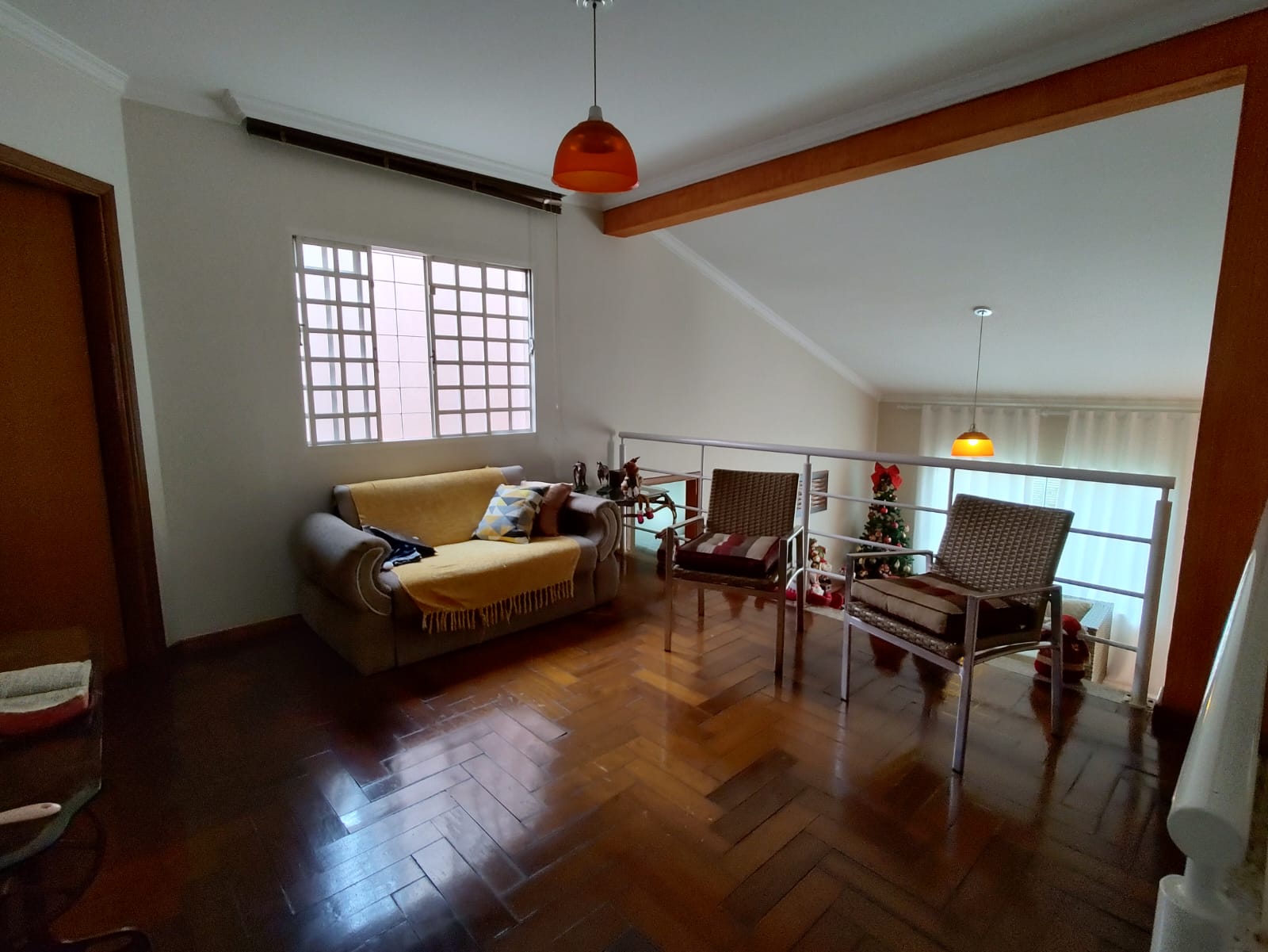 Imagem Sobrado com 4 Quartos à Venda, 386 m²em Aurora - Londrina