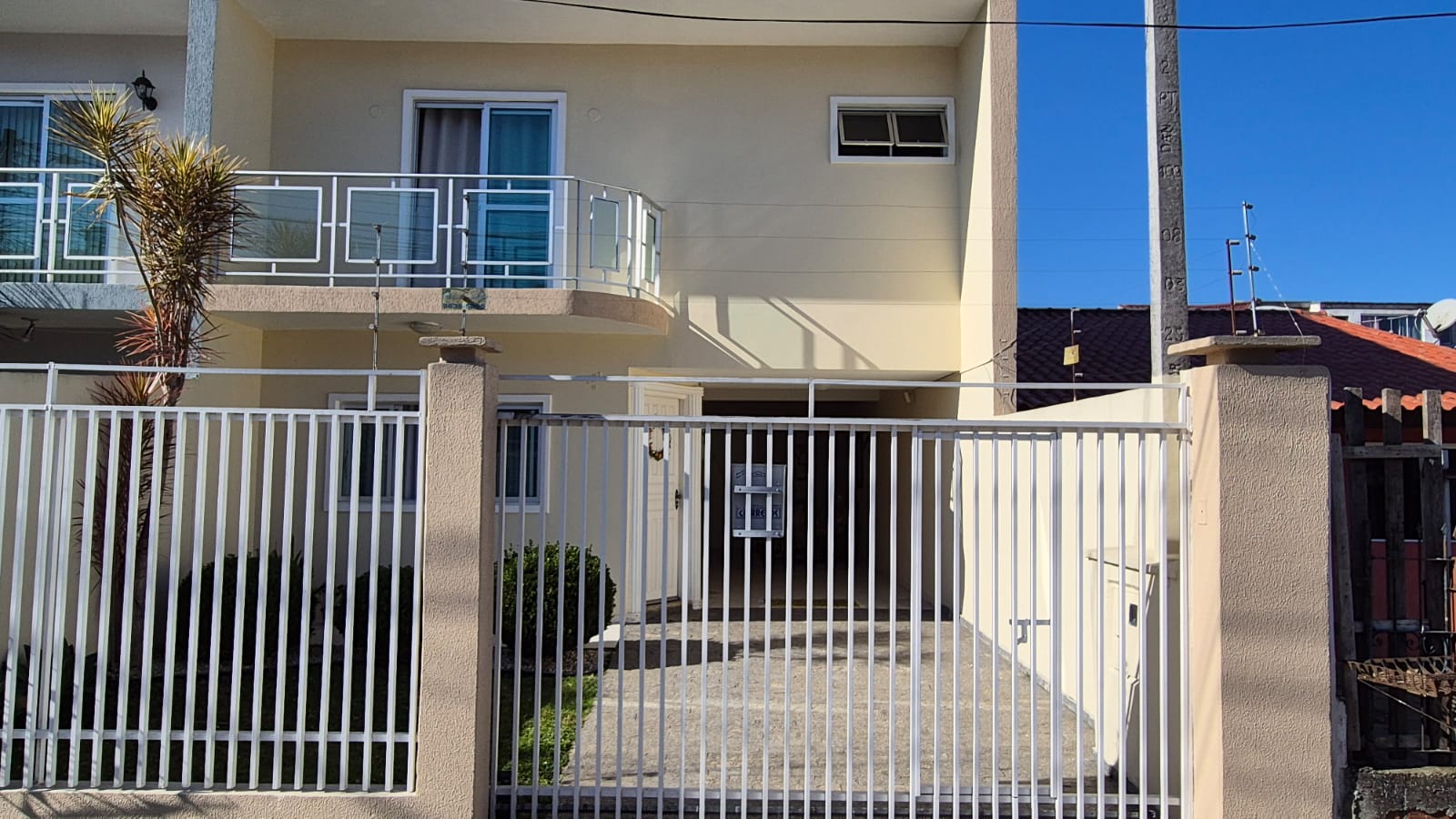 Imagem Sobrado com 3 Quartos à Venda, 177 m² em Cajuru - Curitiba Imagem Sobrado com 3 Quartos à Venda, 177 m² em Cajuru - Curitiba