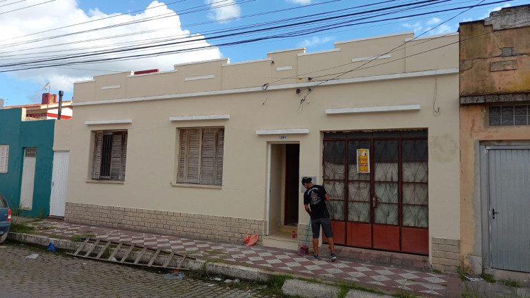 Imagem Casa com 2 Quartos à Venda ou Locação, 98 m² em Centro - Pelotas Imagem Casa com 2 Quartos à Venda ou Locação, 98 m² em Centro - Pelotas