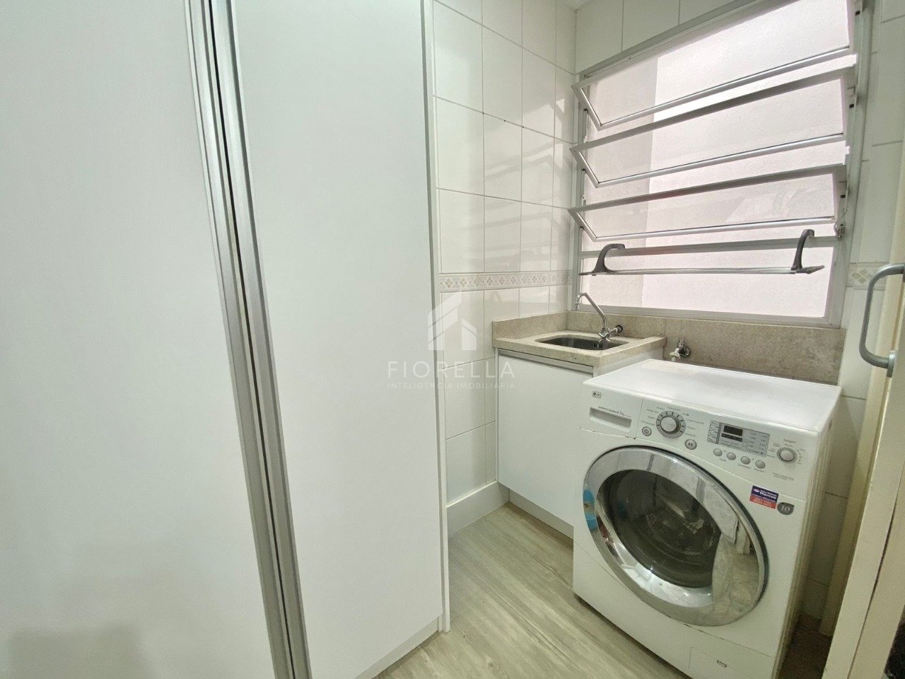 Imagem Apartamento com 2 Quartos à Venda, 64 m²em Kobrasol - São José