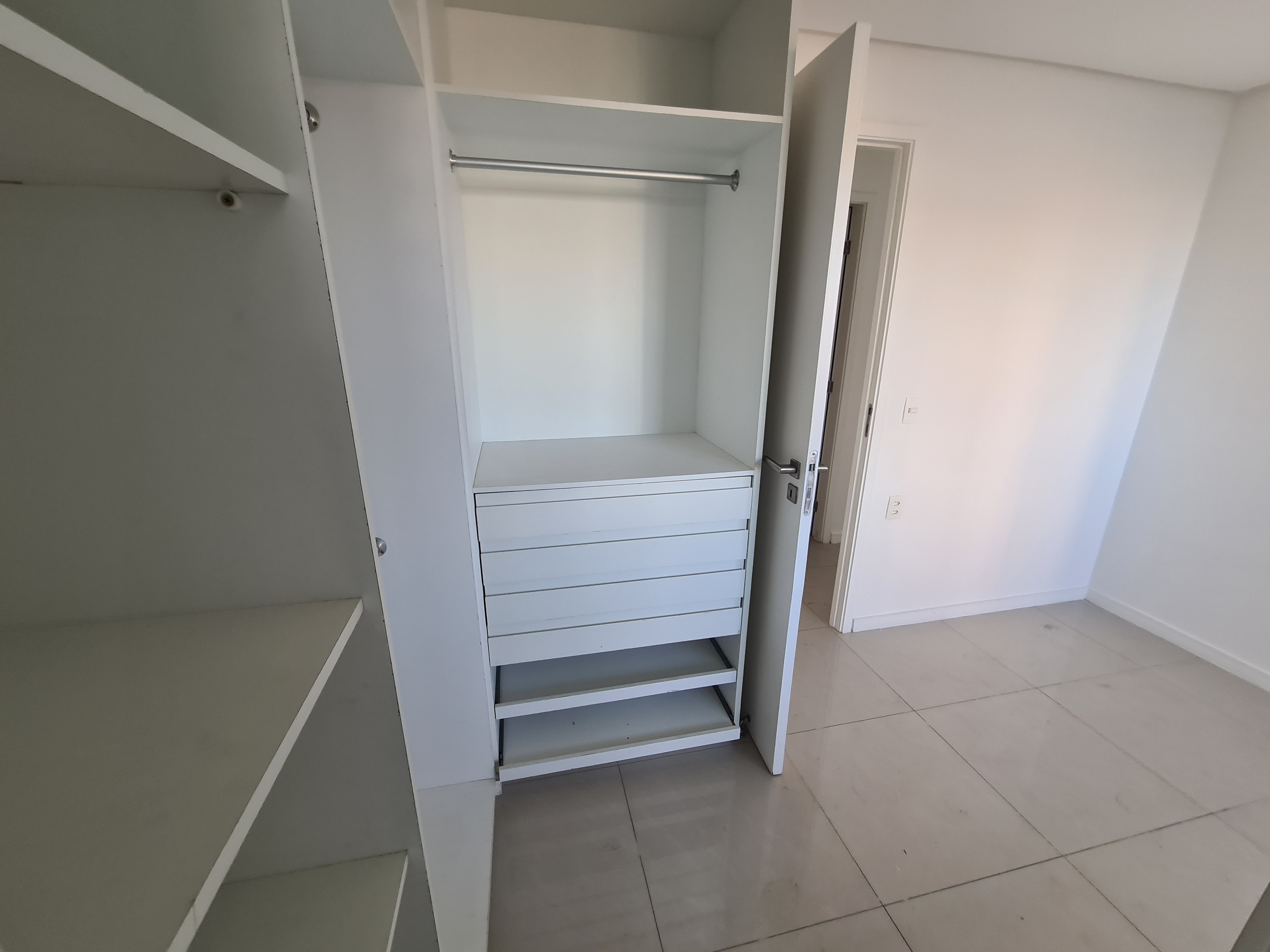 Imagem Apartamento com 3 Quartos à Venda, 146 m²em Guararapes - Fortaleza