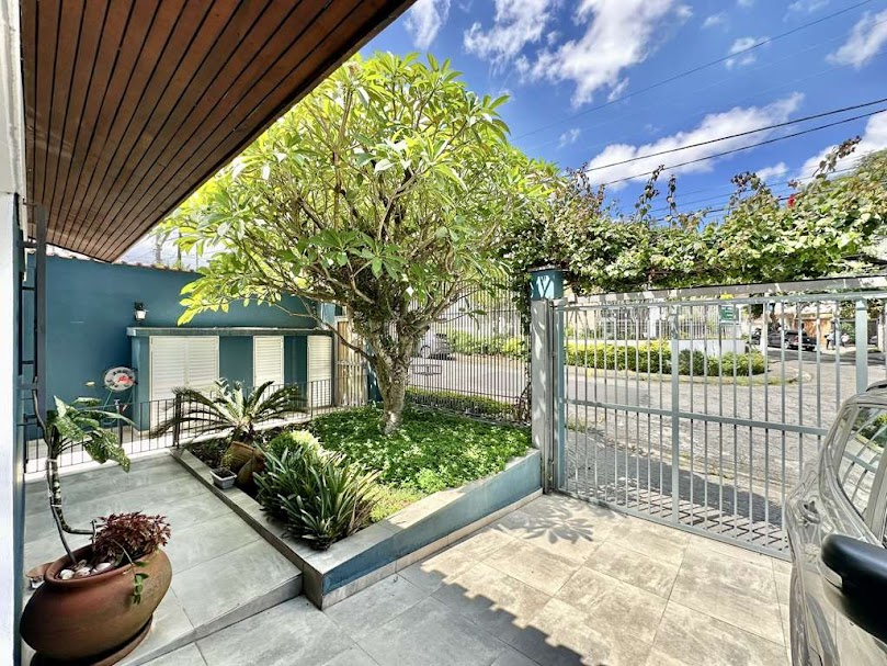 Imagem Casa com 4 Quartos à Venda, 228 m² em Jardim Jussara - São Paulo