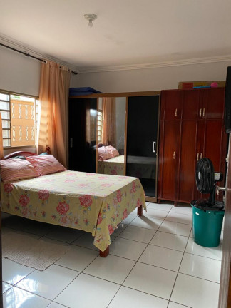 Imagem Casa com 3 Quartos à Venda, 210 m² em Parque Flamboyant - Goiânia Imagem Casa com 3 Quartos à Venda, 210 m² em Parque Flamboyant - Goiânia
