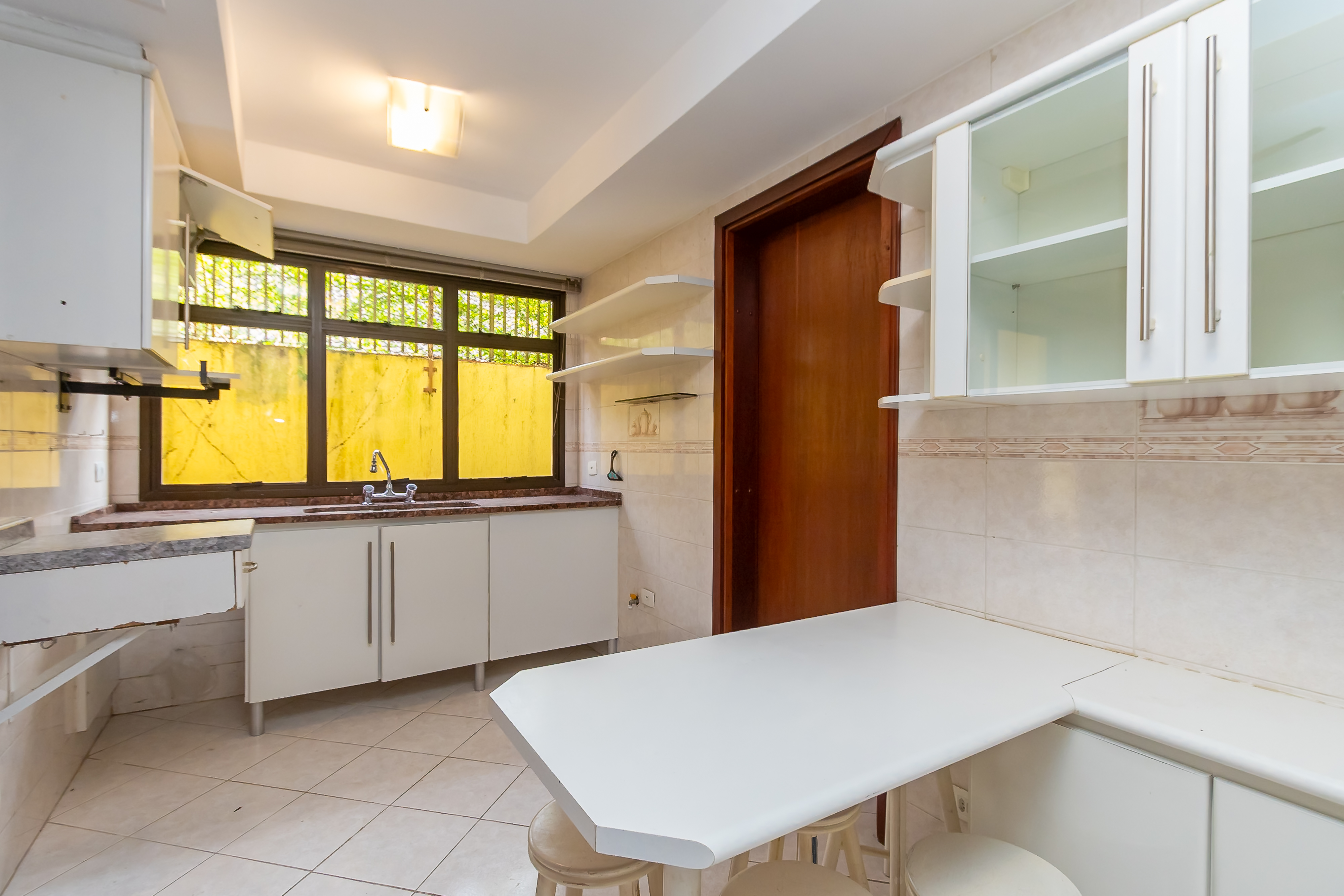 Imagem Casa de Condomínio com 3 Quartos à Venda, 278 m²em Vista Alegre - Curitiba