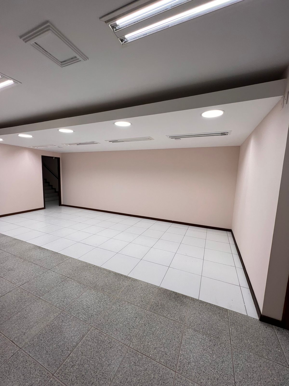 Imagem Sala Comercial à Venda, 656 m² em Centro - Balneário Camboriú