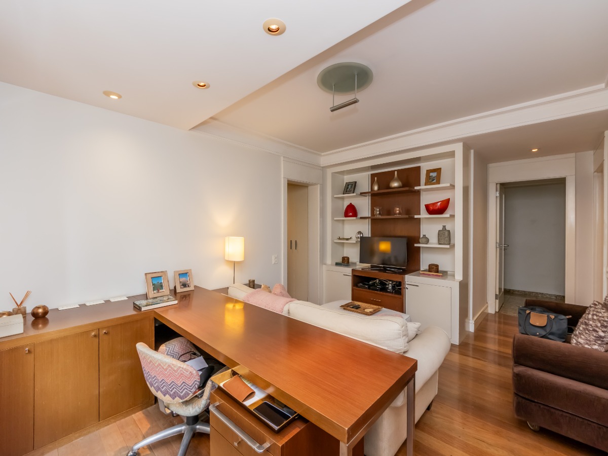 Imagem Apartamento com 3 Quartos à Venda, 243 m² em Vila Uberabinha - São Paulo