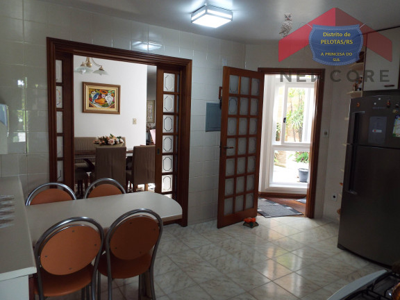 Imagem Casa com 4 Quartos à Venda, 315 m² em Centro - Pelotas