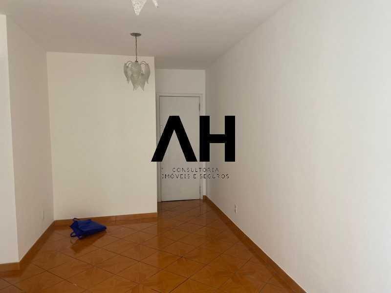 Imagem Apartamento com 2 Quartos à Venda, em Laranjeiras - Rio de Janeiro