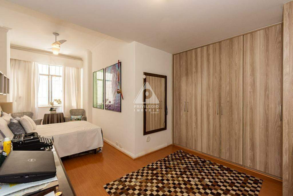 Imagem Apartamento com 3 Quartos à Venda, 195 m²em Copacabana - Rio de Janeiro