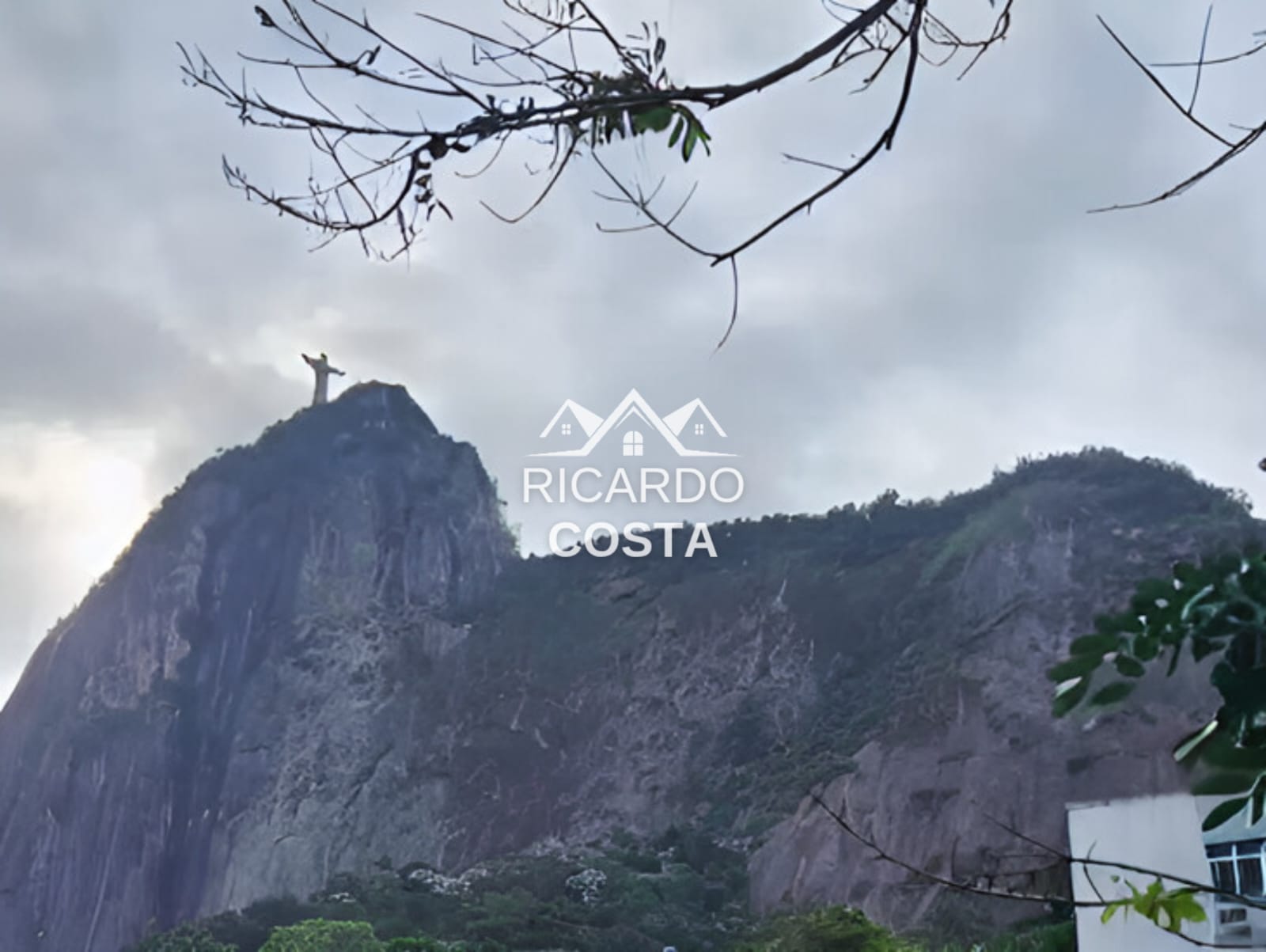 Imagem Cobertura com 2 Quartos à Venda ou Locação, 190 m² em Humaitá - Rio de Janeiro Imagem Cobertura com 2 Quartos à Venda ou Locação, 190 m² em Humaitá - Rio de Janeiro