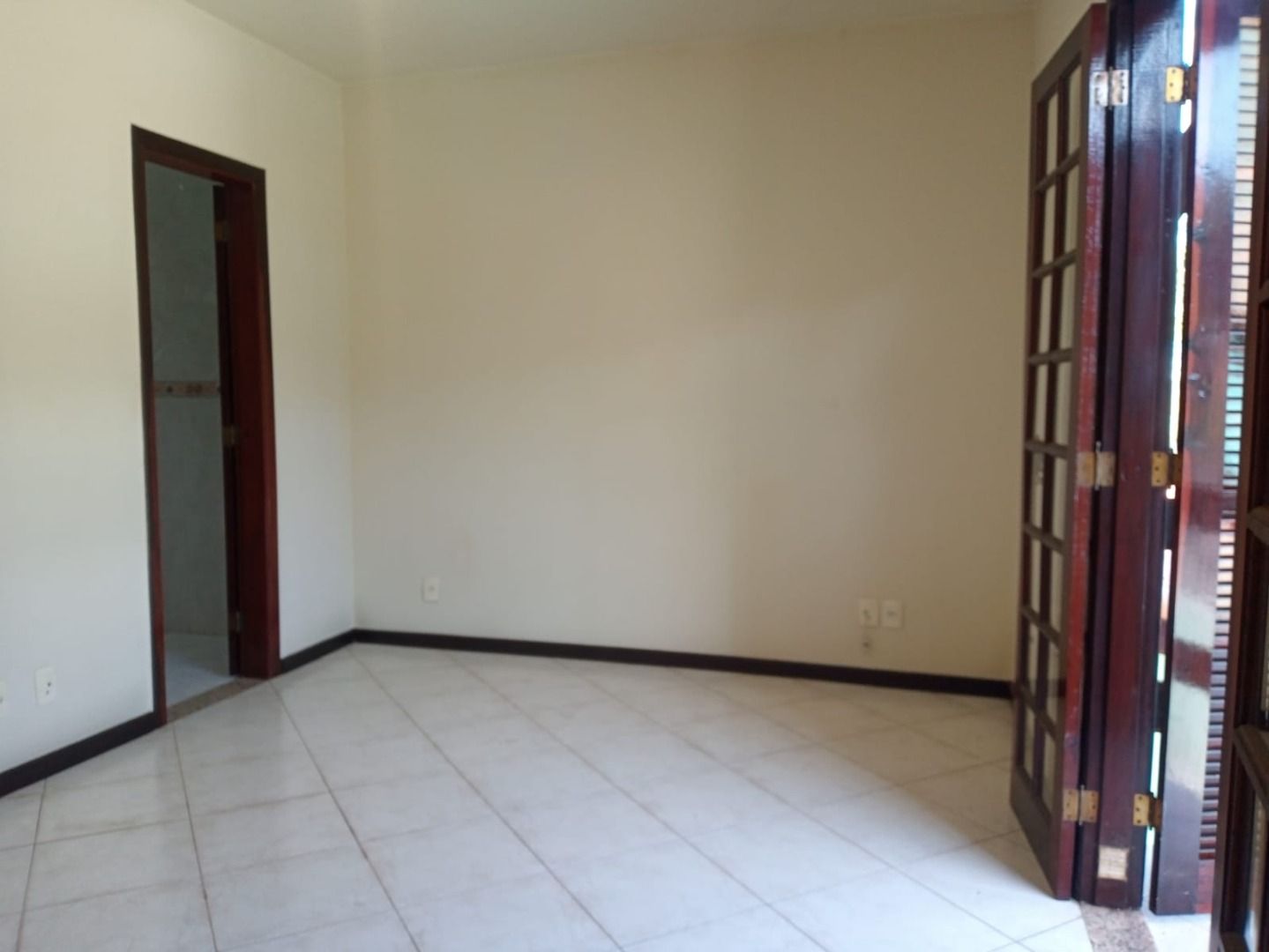 Imagem Casa com 3 Quartos à Venda, 360 m²em Piratininga - Niterói Imagem Casa com 3 Quartos à Venda, 360 m²em Piratininga - Niterói