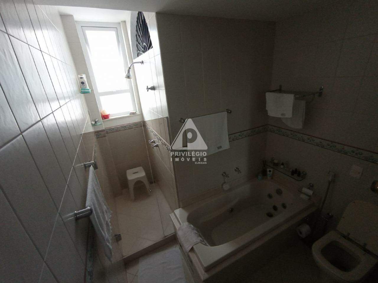 Imagem Apartamento com 3 Quartos à Venda, 195 m²em Copacabana - Rio de Janeiro