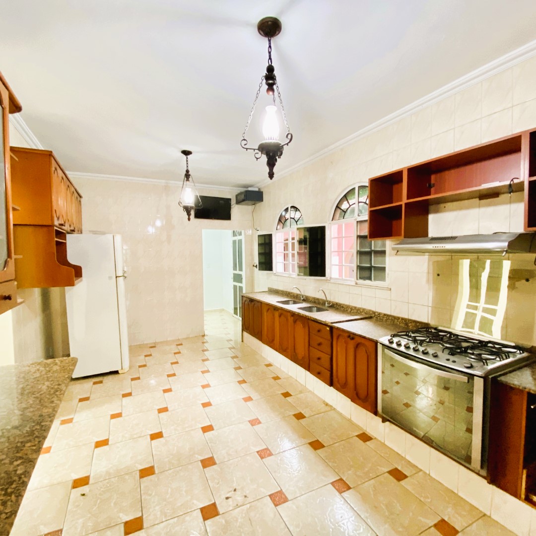 Imagem Casa com 4 Quartos para Alugar, 458 m²em Aleixo - Manaus