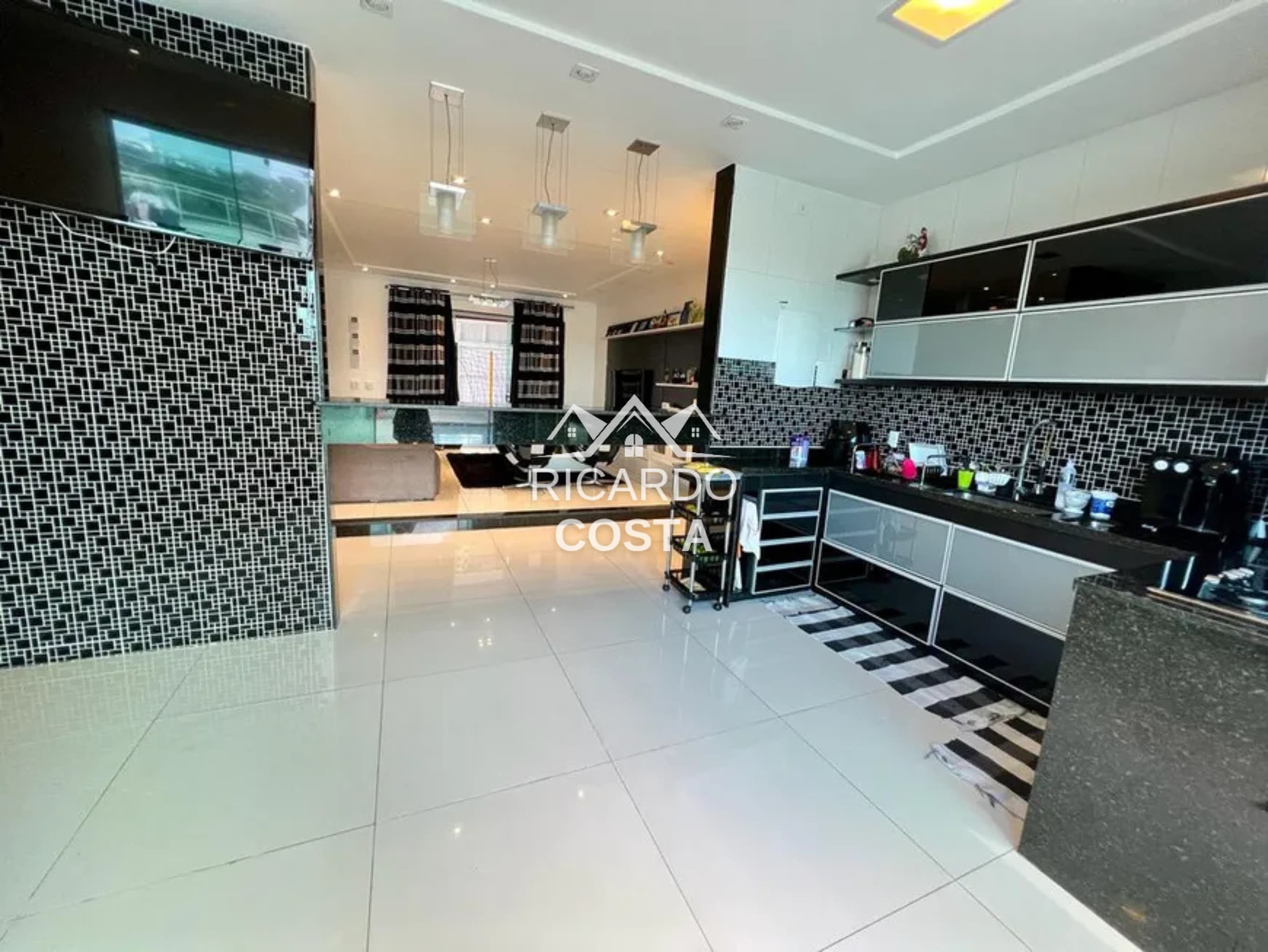 Imagem Casa de Condomínio com 3 Quartos à Venda ou Locação, 310 m² em Jacarepaguá - Rio de Janeiro Imagem Casa de Condomínio com 3 Quartos à Venda ou Locação, 310 m² em Jacarepaguá - Rio de Janeiro