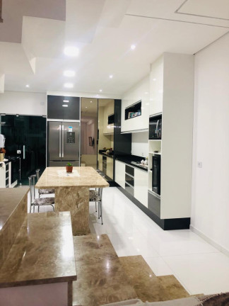Imagem Casa com 3 Quartos à Venda, 130 m² em Jardim Maria de Lourdes - Guarulhos Imagem Casa com 3 Quartos à Venda, 130 m² em Jardim Maria de Lourdes - Guarulhos