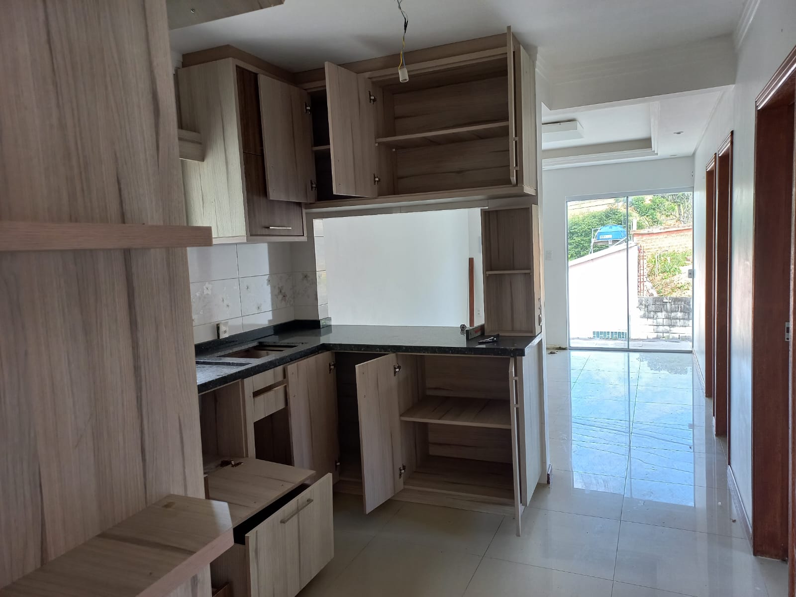 Imagem Sobrado com 4 Quartos à Venda, 250 m²em Fundos - Biguaçu