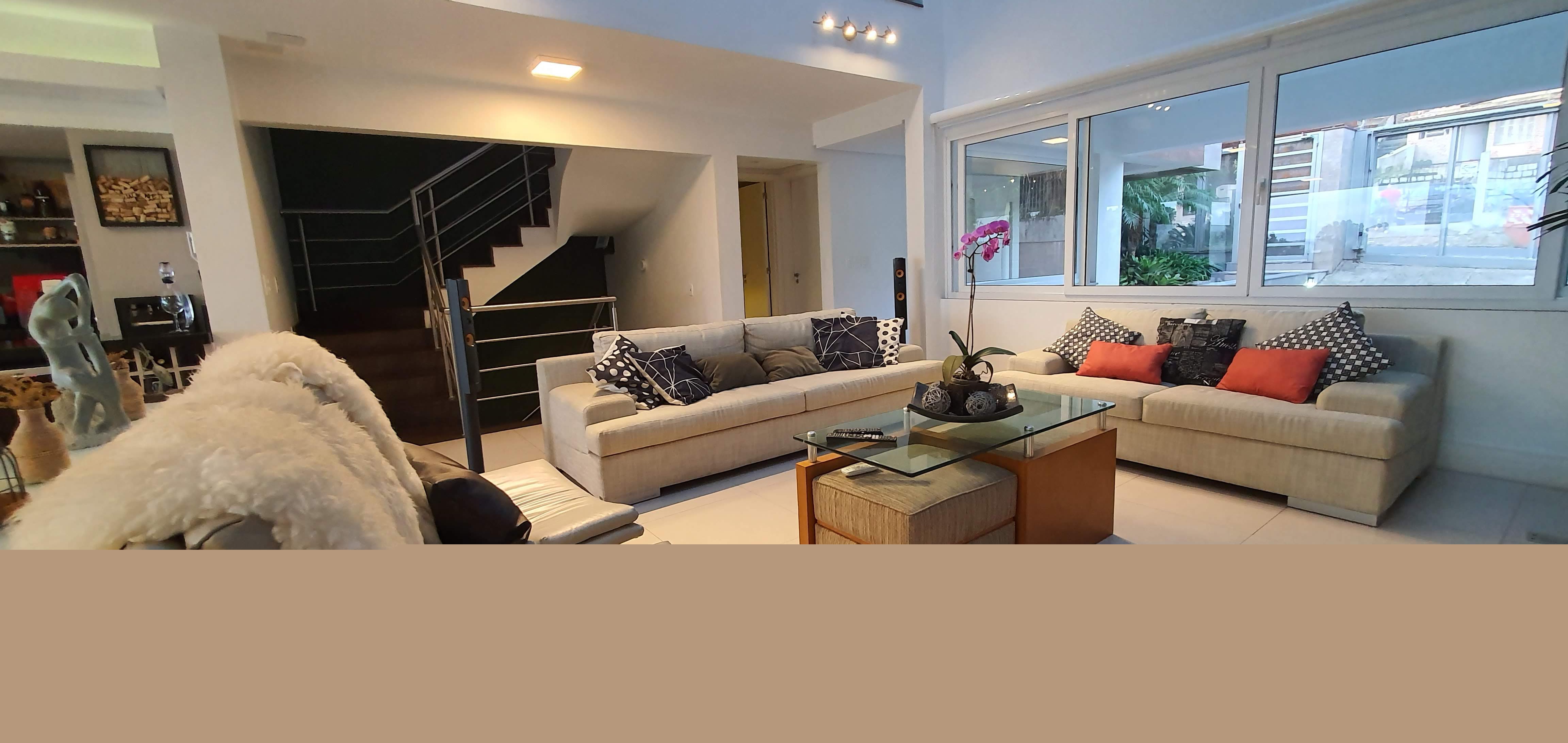 Imagem Casa com 4 Quartos à Venda, 600 m²em Pedra Redonda - Porto Alegre Imagem Casa com 4 Quartos à Venda, 600 m²em Pedra Redonda - Porto Alegre