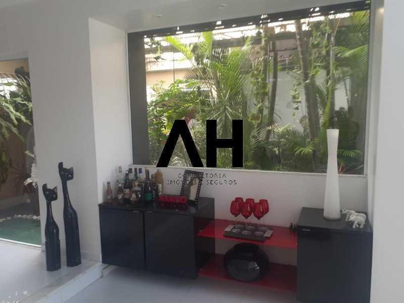 Imagem Casa com 4 Quartos à Venda, 250 m²em Maria Turri - Rio das Ostras Imagem Casa com 4 Quartos à Venda, 250 m²em Maria Turri - Rio das Ostras
