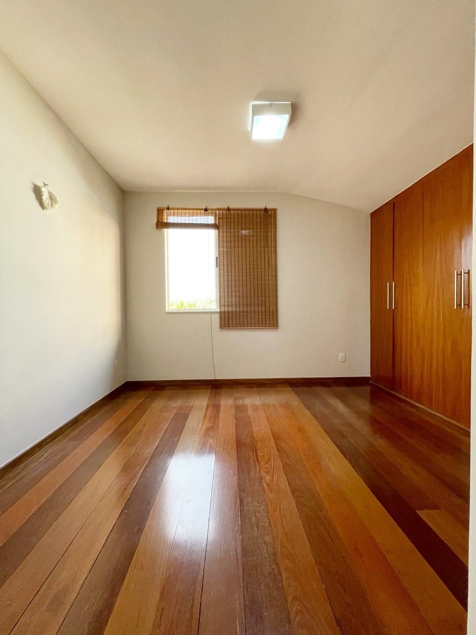 Imagem Casa com 4 Quartos à Venda, 360 m²em Itapoã - Belo Horizonte Imagem Casa com 4 Quartos à Venda, 360 m²em Itapoã - Belo Horizonte