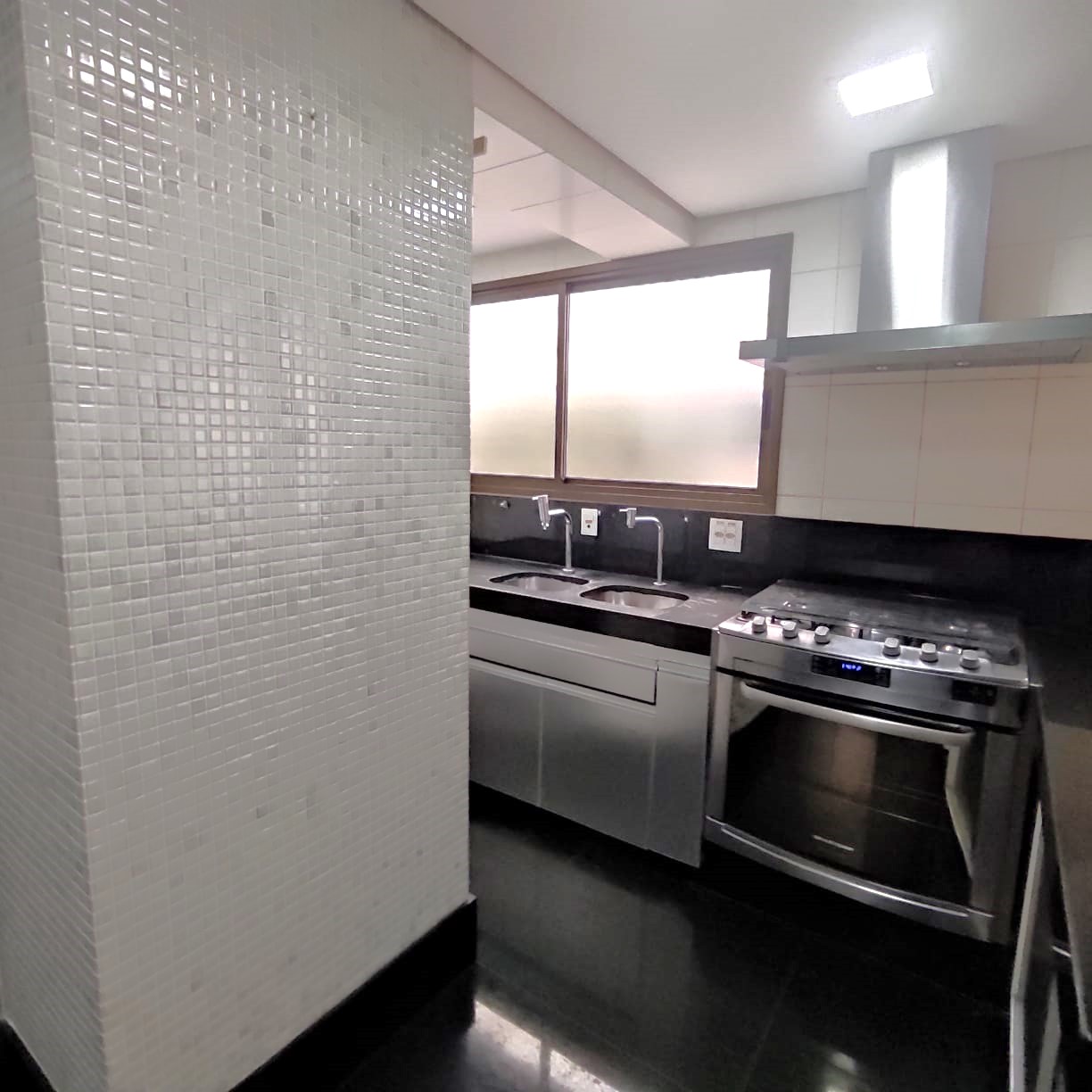 Imagem Apartamento com 4 Quartos à Venda, 138 m²em Lourdes - Belo Horizonte
