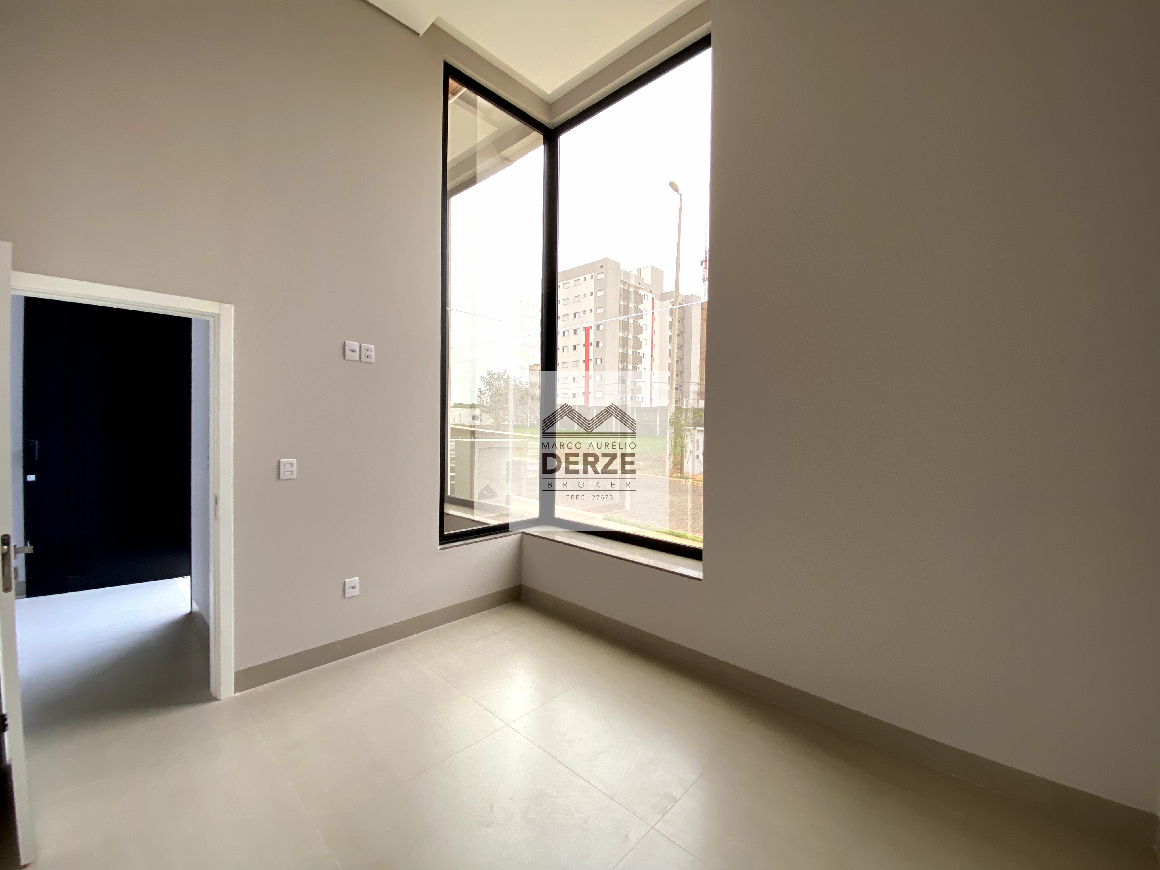 Imagem Casa com 3 Quartos à Venda, 252 m²em Jardim Inconfidência - Uberlândia Imagem Casa com 3 Quartos à Venda, 252 m²em Jardim Inconfidência - Uberlândia