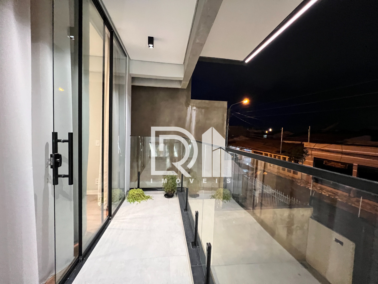 Imagem Casa com 4 Quartos à Venda, 285 m² em Guará II - Brasília Imagem Casa com 4 Quartos à Venda, 285 m² em Guará II - Brasília