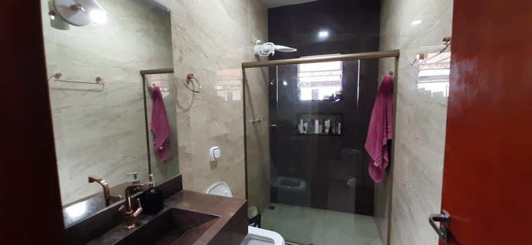 Imagem Sobrado com 3 Quartos à Venda, 300 m² em Parque Balneário Maria Helena - Caraguatatuba