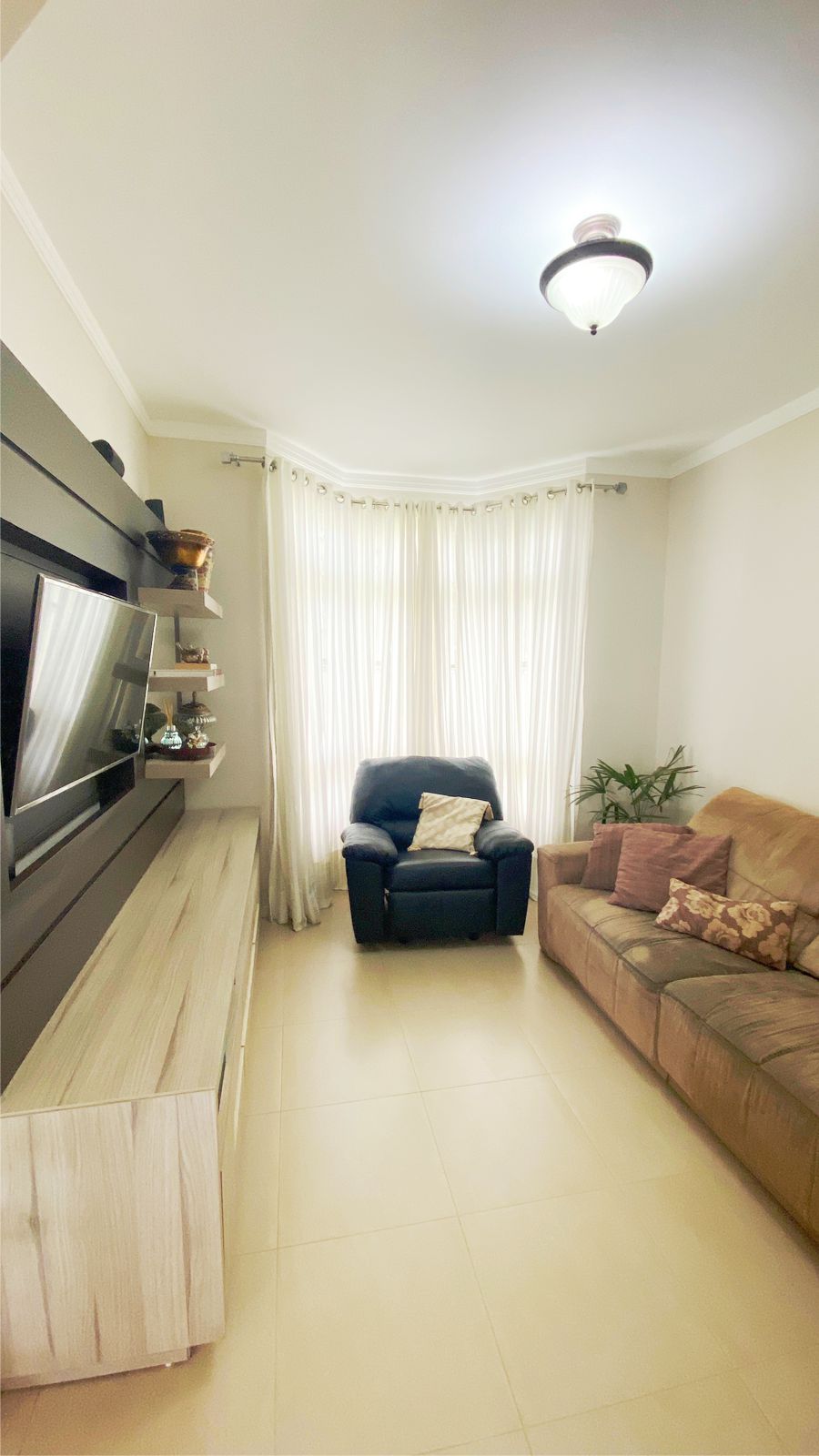 Imagem Casa com 3 Quartos à Venda, 163 m²em Lote Seis - Criciúma Imagem Casa com 3 Quartos à Venda, 163 m²em Lote Seis - Criciúma