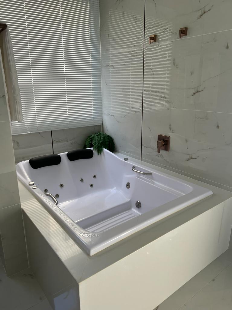 Imagem Casa de Condomínio com 4 Quartos à Venda, 380 m²em Medeiros - Jundiaí