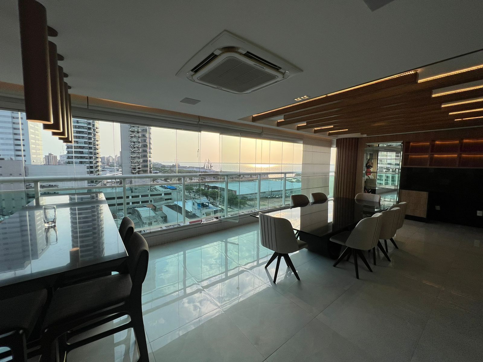 Imagem Apartamento com 4 Quartos à Venda, 300 m²em Umarizal - Belém