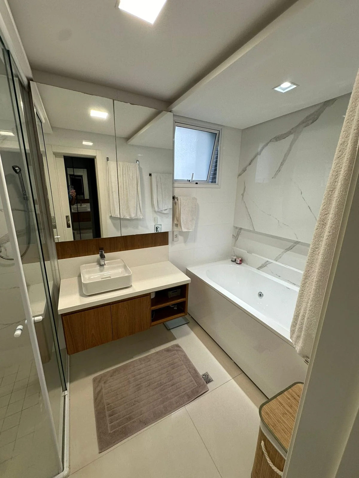 Imagem Apartamento com 4 Quartos à Venda, 161 m²em Centro - Balneário Camboriú Imagem Apartamento com 4 Quartos à Venda, 161 m²em Centro - Balneário Camboriú
