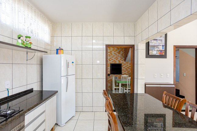 Imagem Casa com 3 Quartos à Venda, em Sítio Cercado - Curitiba Imagem Casa com 3 Quartos à Venda, em Sítio Cercado - Curitiba