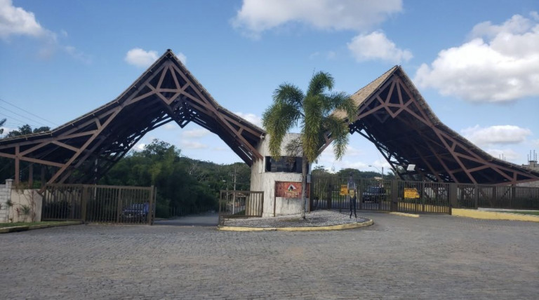 Terreno à Venda, 700 m² em Simoes Filho - Simões Filho