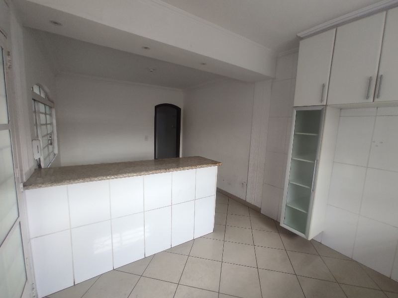 Imagem Casa com 3 Quartos para Alugar, 300 m²em Vila Clarice - São Paulo