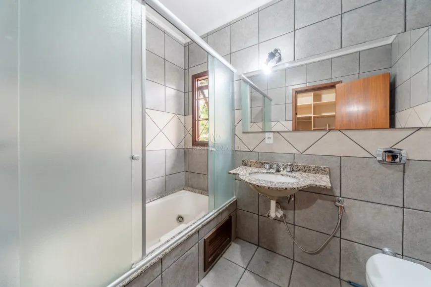 Imagem Casa com 3 Quartos à Venda, 151 m² em Jardim Isabel - Porto Alegre
