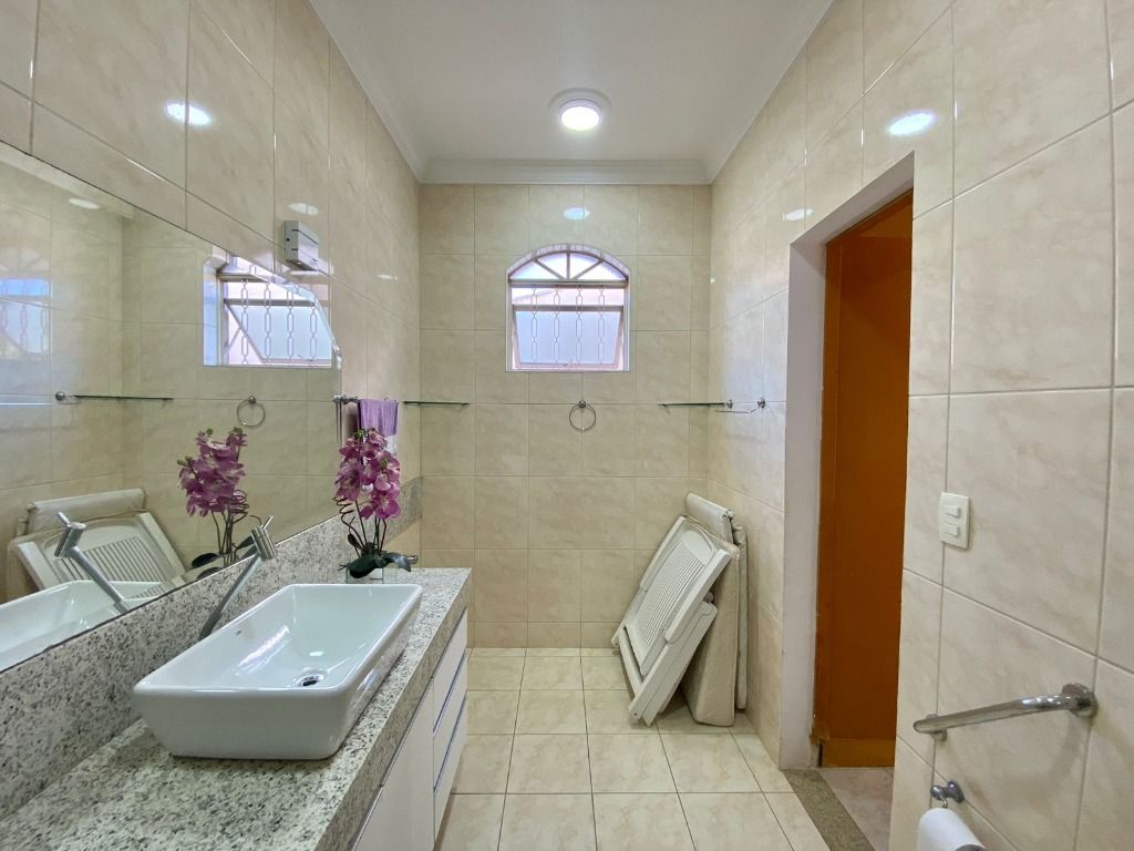 Imagem Casa com 3 Quartos à Venda, 250 m² em Santa Mônica - Belo Horizonte Imagem Casa com 3 Quartos à Venda, 250 m² em Santa Mônica - Belo Horizonte