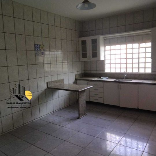 Imagem Sobrado com 3 Quartos à Venda, 260 m²em Tubalina - Uberlândia