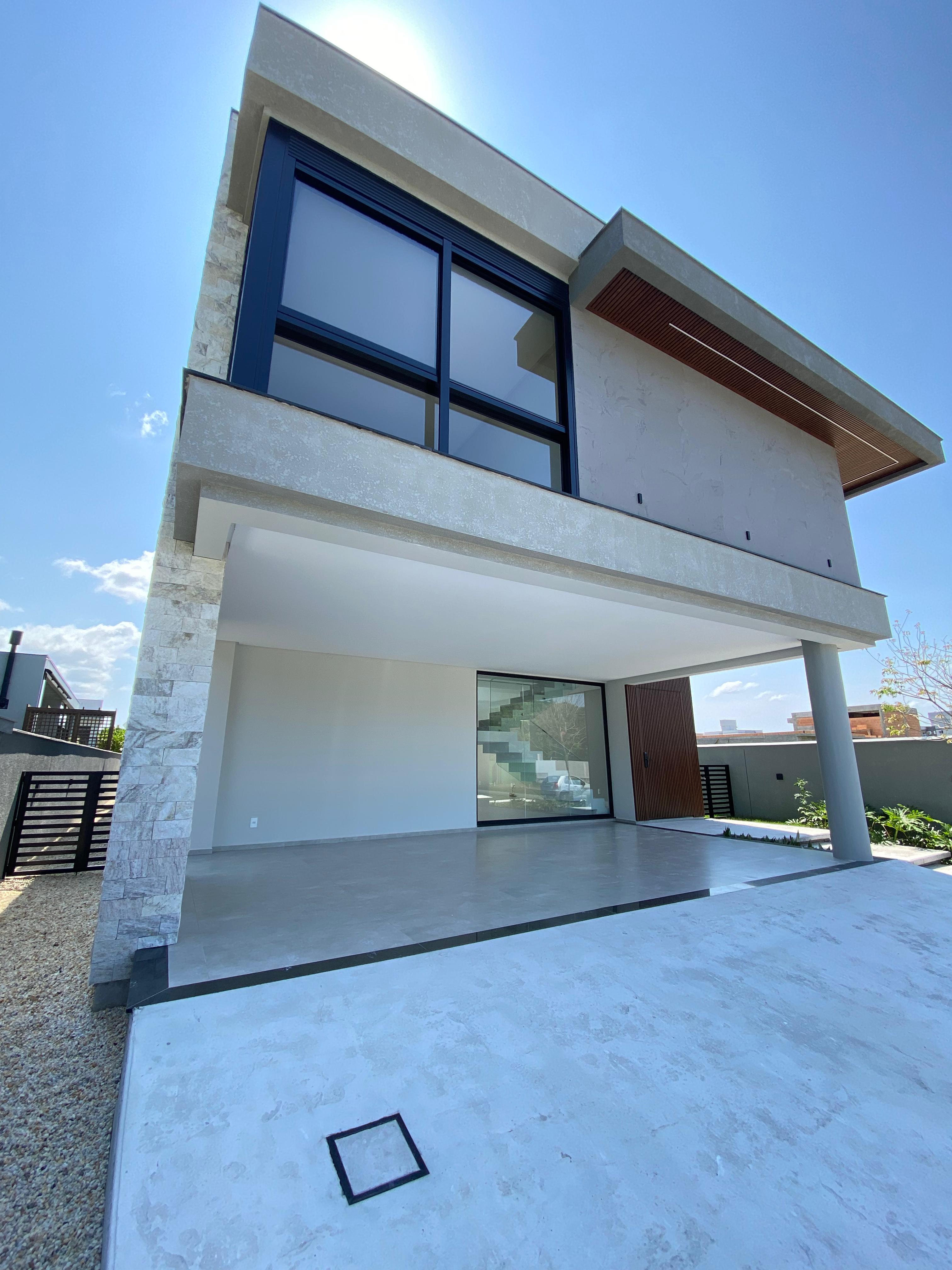 Casa com 4 Quartos à Venda, 370 m²em Santa Regina - Camboriú