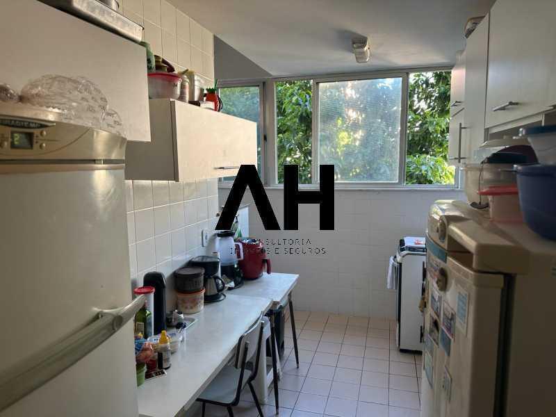Imagem Apartamento com 3 Quartos à Venda, 85 m²em Santa Rosa - Niterói