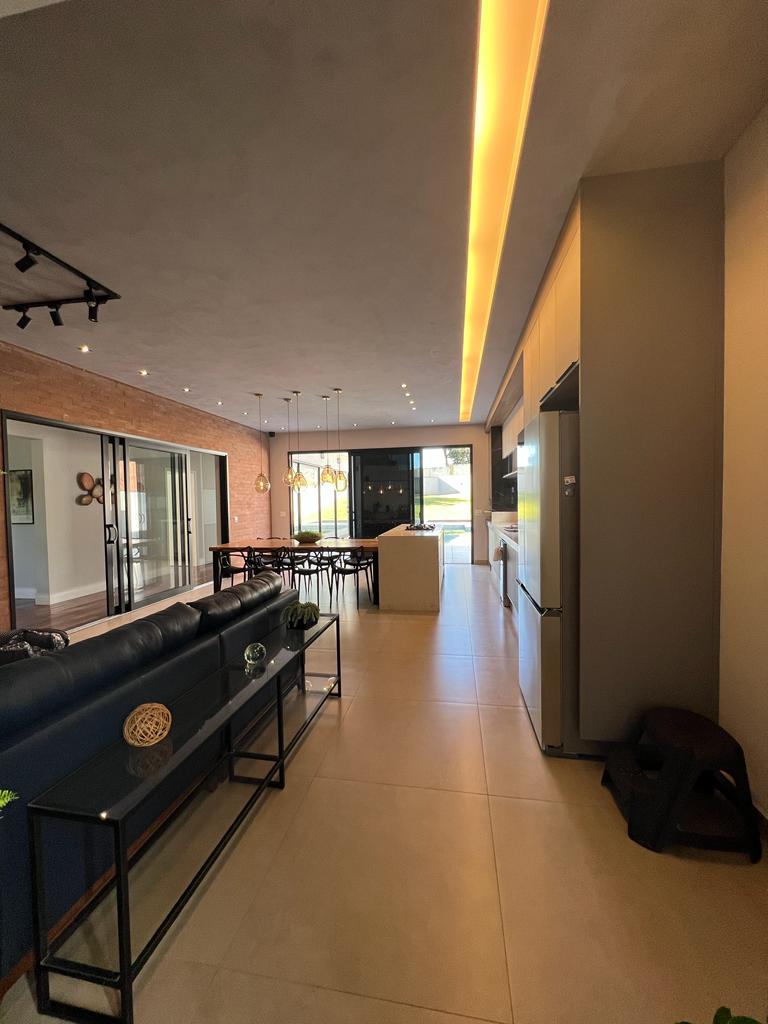 Imagem Casa de Condomínio com 4 Quartos à Venda, 380 m²em Medeiros - Jundiaí