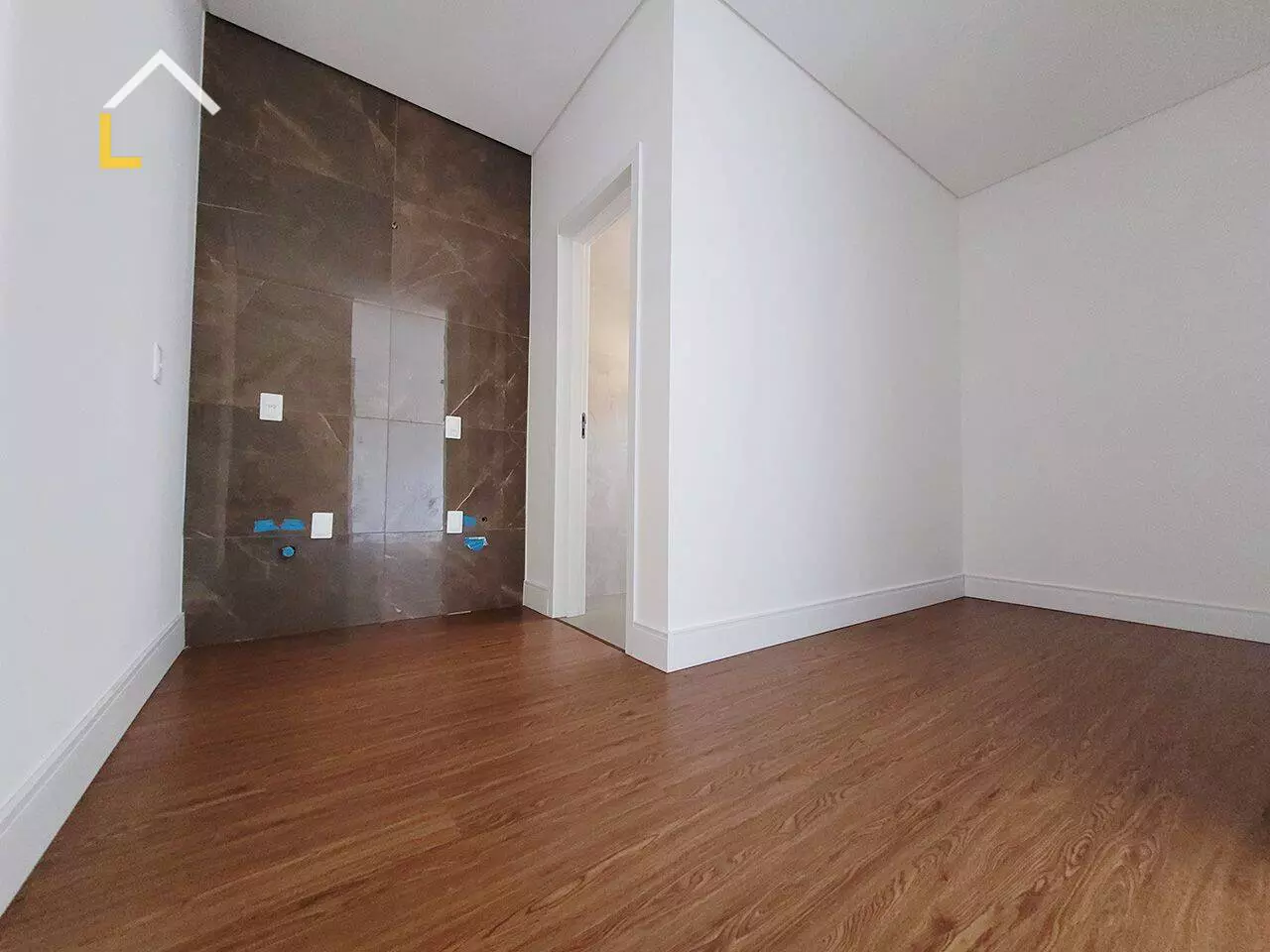 Imagem Sobrado com 3 Quartos à Venda, 160 m²em Saguaçu - Joinville Imagem Sobrado com 3 Quartos à Venda, 160 m²em Saguaçu - Joinville