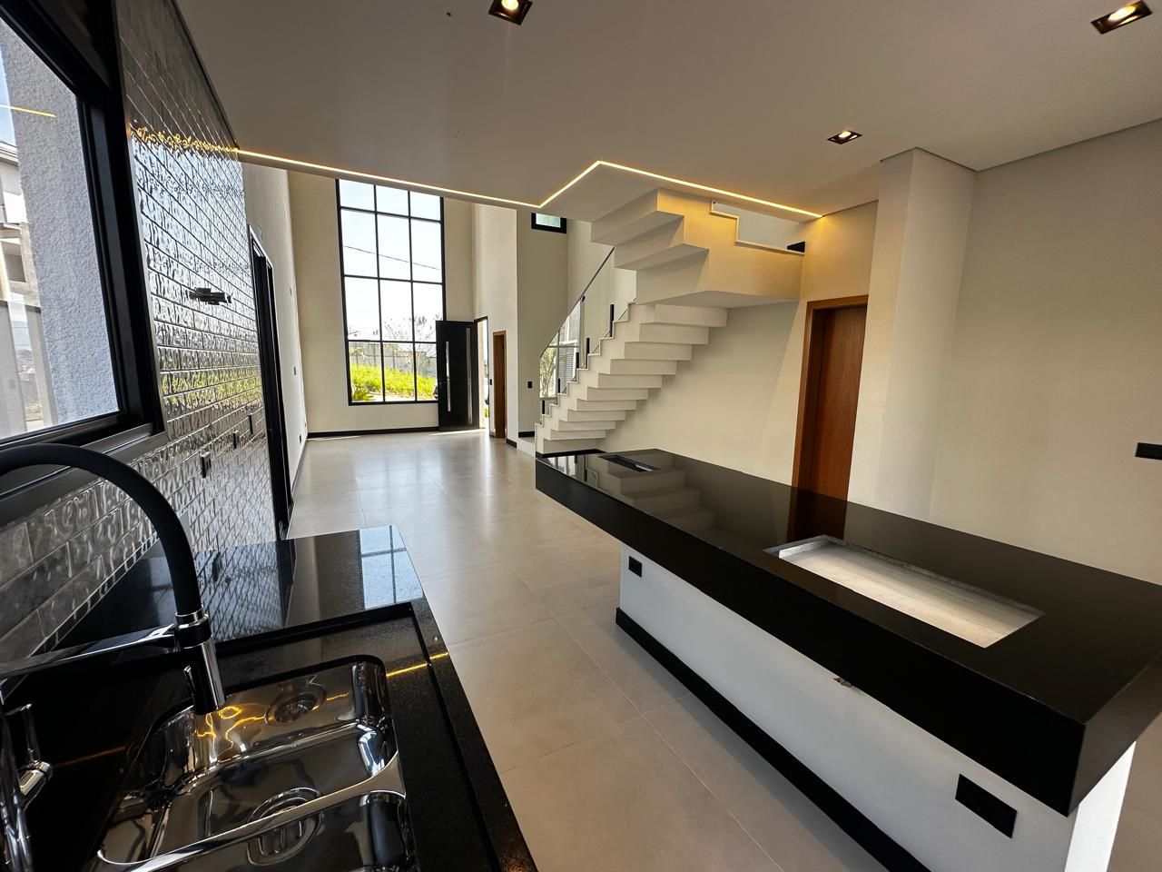 Imagem Casa de Condomínio com 4 Quartos à Venda, 234 m²em Cézar de Souza - Mogi das Cruzes