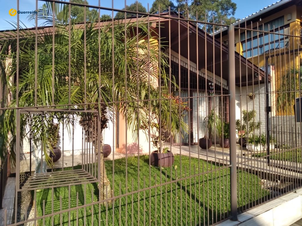 Imagem Casa com 3 Quartos à Venda, 190 m² em Trindade - Florianópolis Imagem Casa com 3 Quartos à Venda, 190 m² em Trindade - Florianópolis