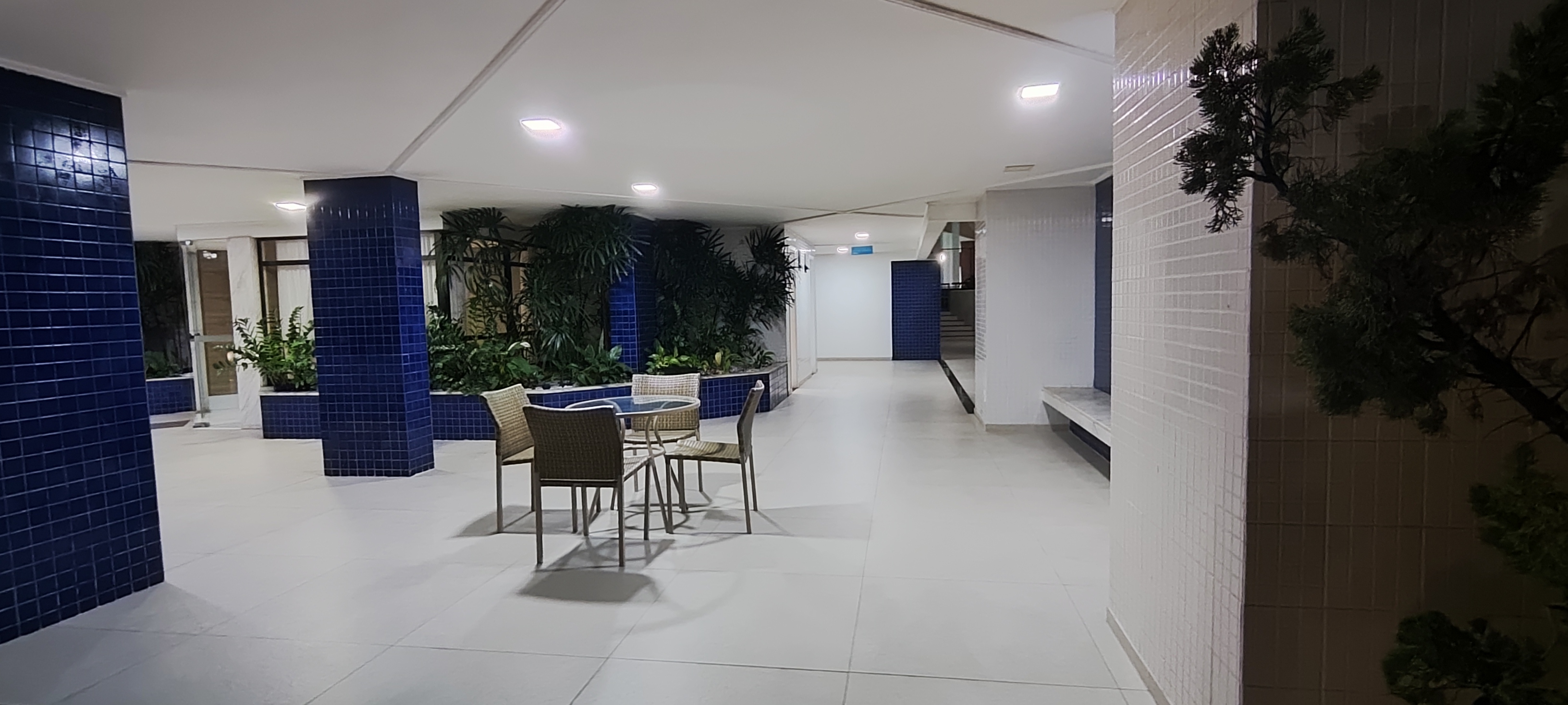 Imagem Apartamento com 2 Quartos à Venda, 70 m² em Candeal - Salvador