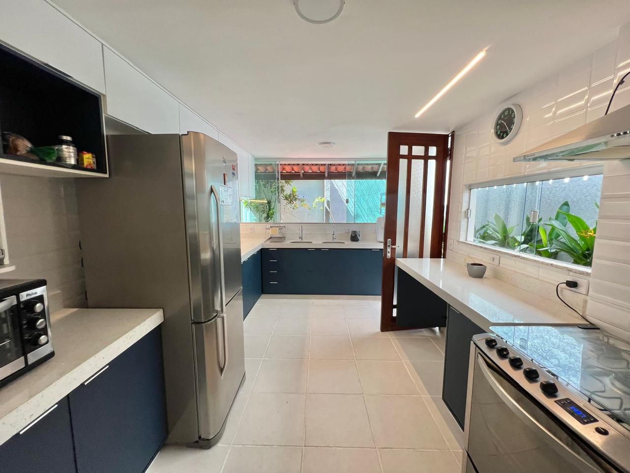 Imagem Casa com 3 Quartos à Venda, 320 m²em Curió-Utinga - Belém Imagem Casa com 3 Quartos à Venda, 320 m²em Curió-Utinga - Belém