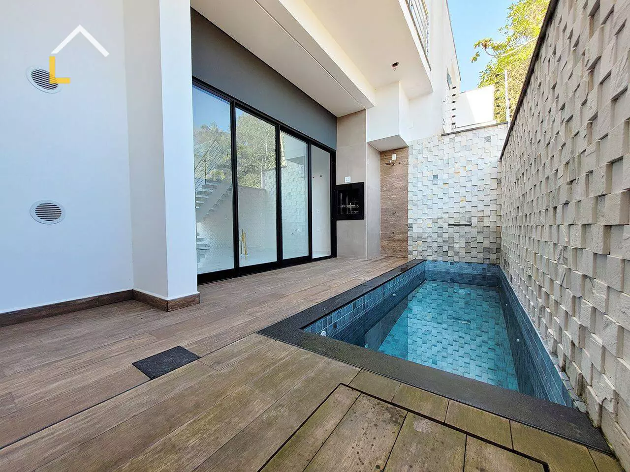 Imagem Sobrado com 3 Quartos à Venda, 160 m²em Saguaçu - Joinville Imagem Sobrado com 3 Quartos à Venda, 160 m²em Saguaçu - Joinville