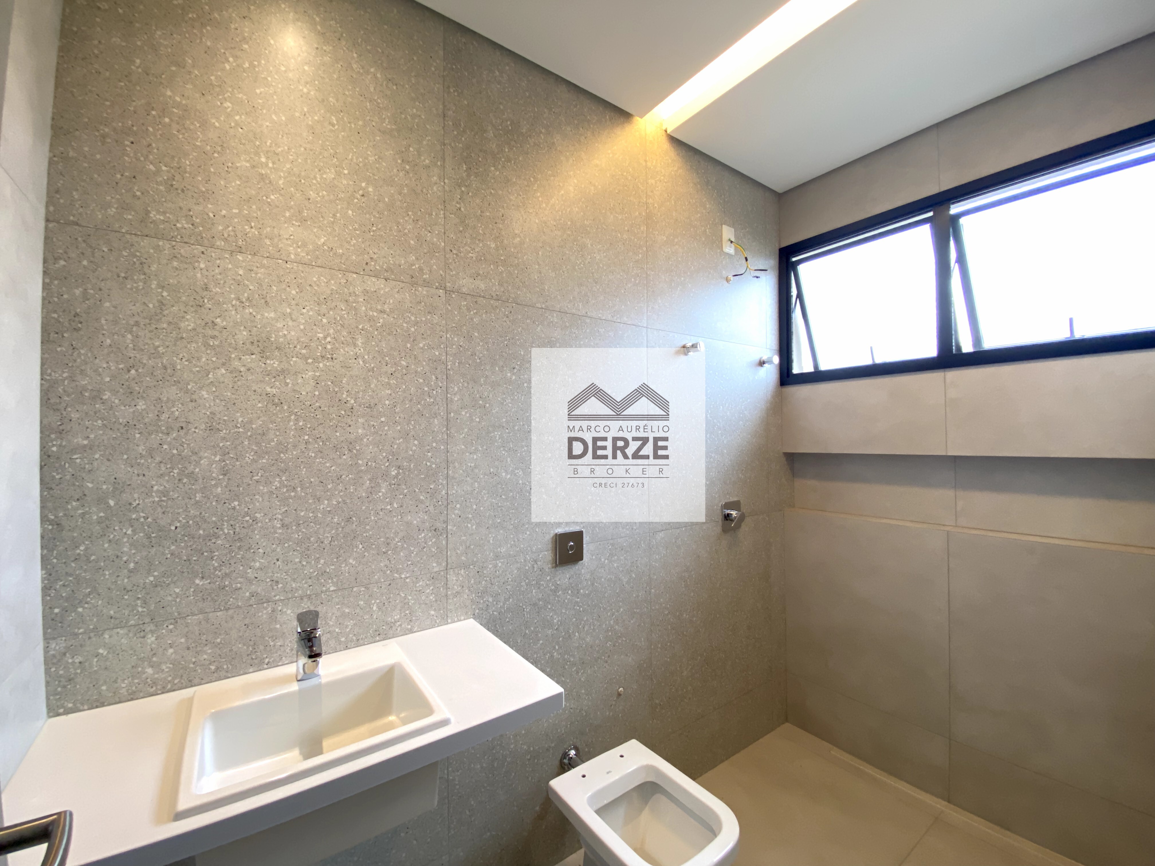 Imagem Casa com 3 Quartos à Venda, 240 m²em Jardim Inconfidência - Uberlândia Imagem Casa com 3 Quartos à Venda, 240 m²em Jardim Inconfidência - Uberlândia