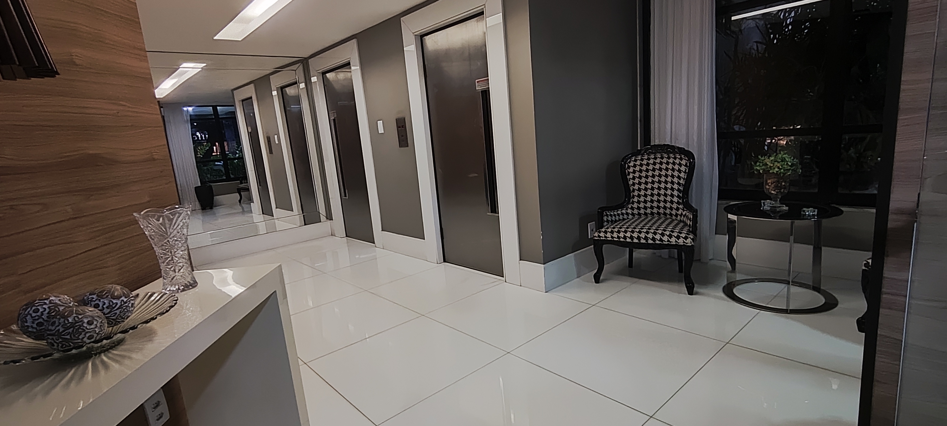 Imagem Apartamento com 2 Quartos à Venda, 70 m² em Candeal - Salvador